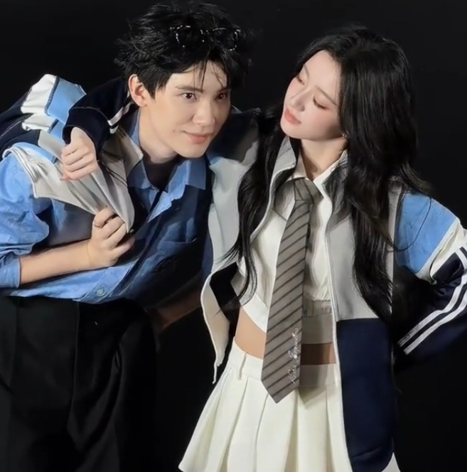 周翊然包上恩，藏不住了！

不是穿了古装才般配，而是穿上校服那一刻，才让人看清什