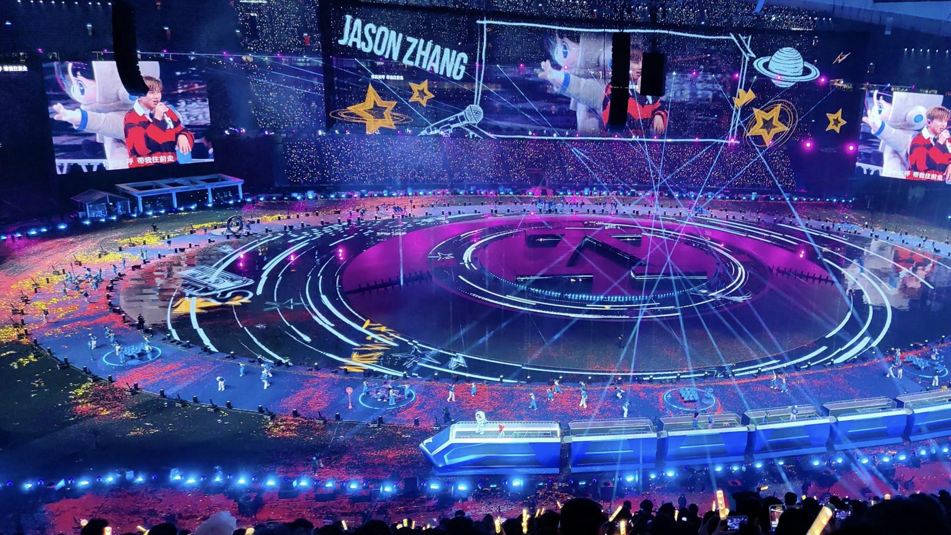 够内娱学一辈子！张杰鸟巢16连唱：机械列车巡游、全开麦唱跳，重新定义天花板