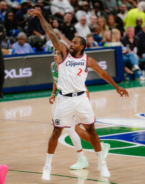 快船经过加时赛，最终以138-131击败独行侠，小卡神仙球&贡献34分，加兰命中