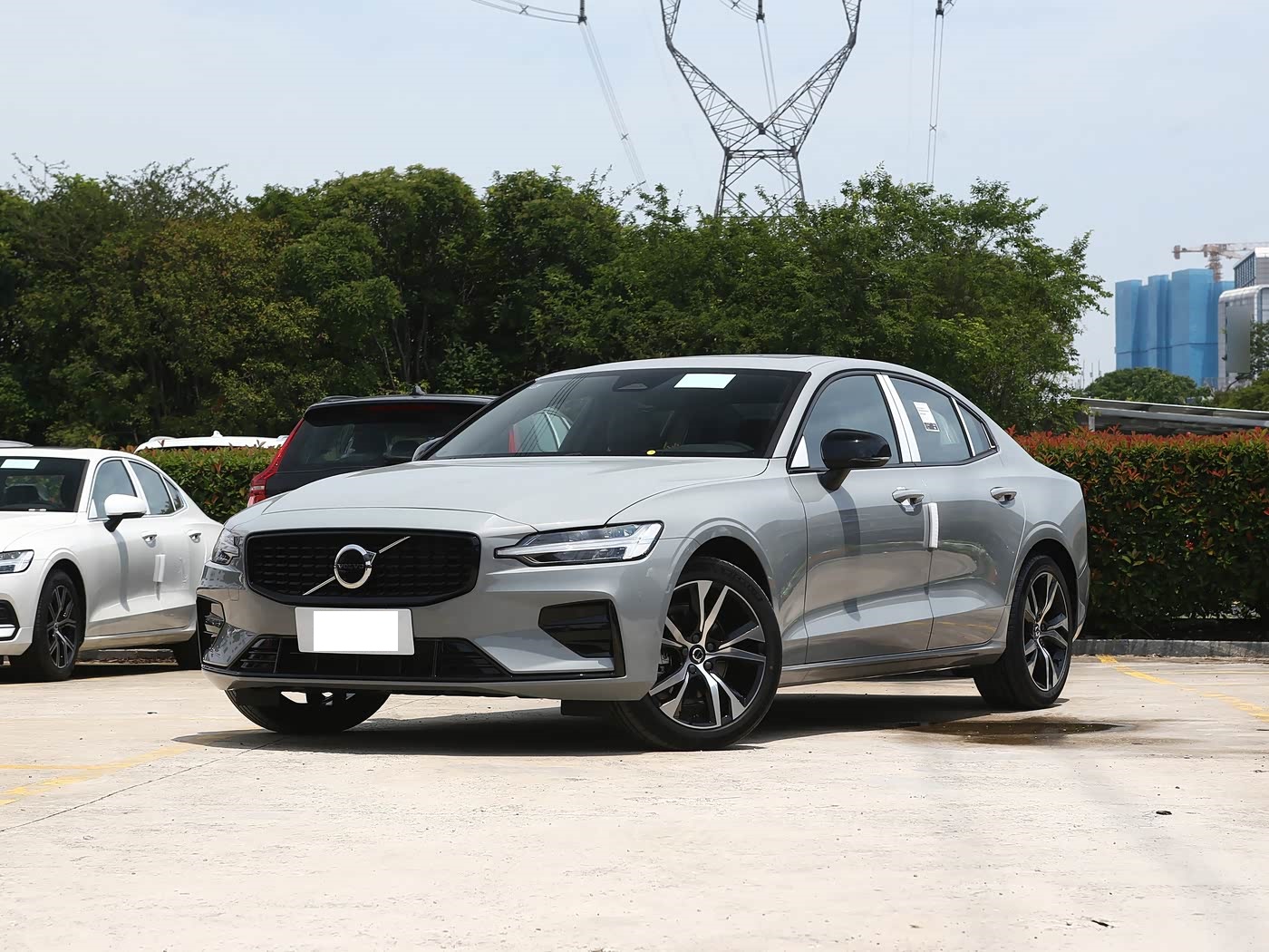 这款沃尔沃中型车被忽视！外观年轻动感，搭载2.0T轻混+7速