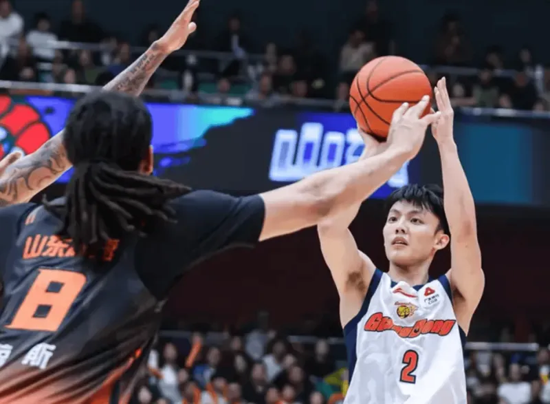 CBA常规赛，山东99-86战胜广东。

本场比赛，徐杰出战31分钟，10中2三