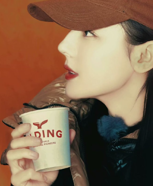 迪丽热巴橙色系壁纸头像