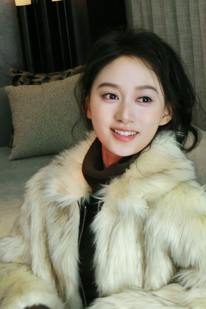 夏梦这张脸，还是相当优越的，这感觉还是很nice的！