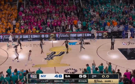 25-26赛季NBA总决赛第一场，马刺主场迎战尼克斯，上半场打完马刺队55-48