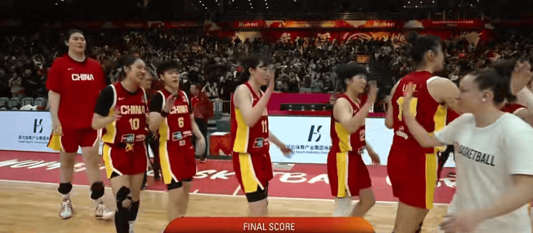 中国女篮84-74战胜捷克，晋级2026世界杯。实话实说：杨舒予现在越来越稳，堪