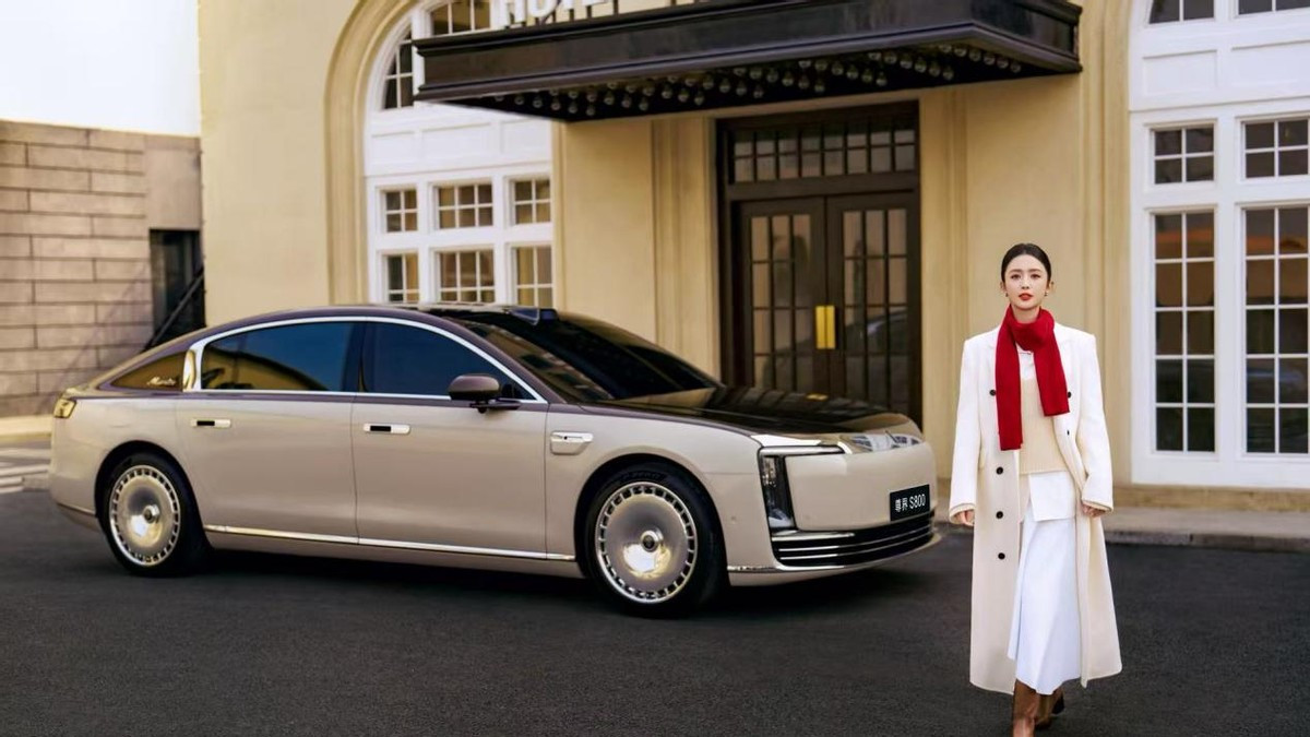 佟丽娅的尊界S800里，藏着高净值群体选车的新逻辑