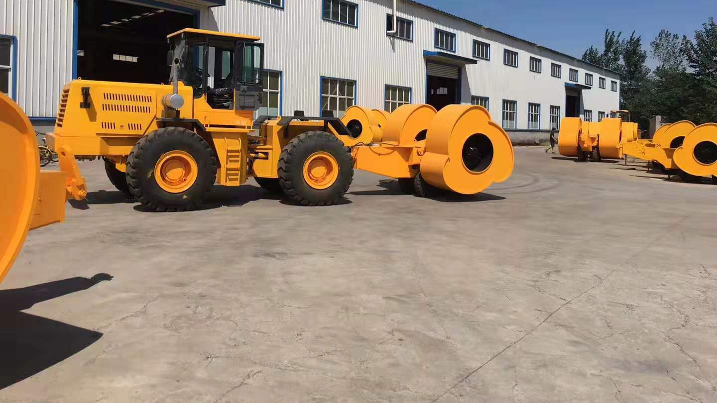 装载机带的冲击碾压机：基建压实新选择