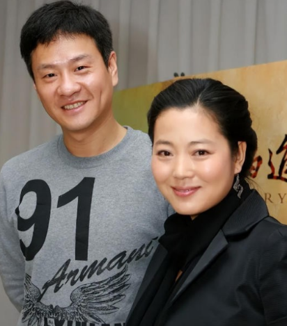 大多夫妻外出吃饭都是一方主动结账
很少有这样算得清清楚楚的情况
比如同样是演员夫