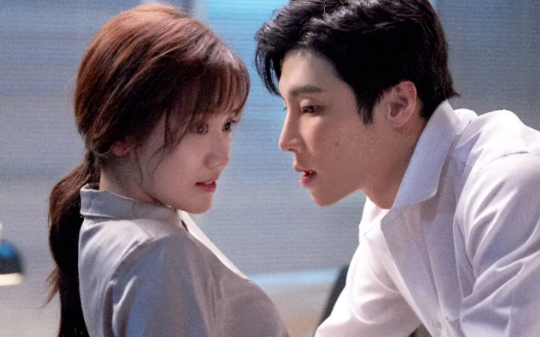 业委会逼我清理垃圾后，全楼业主跪着说后悔