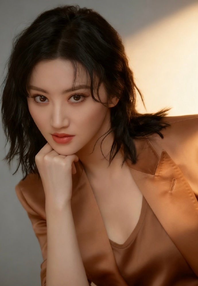 焦糖色系杀疯了，景甜这组柔雾美人图美到心尖