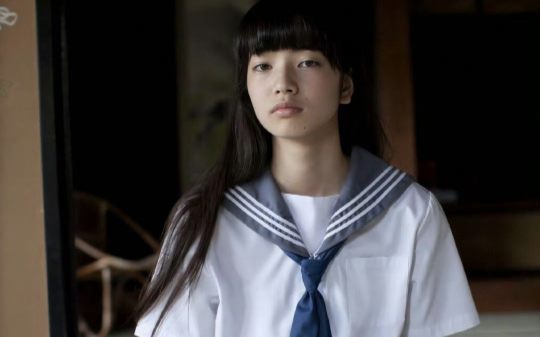 重生归来，老爸让我选 300 亿家产或月入1500，我果断选后者！弃承 300 亿后，富二代室友急疯