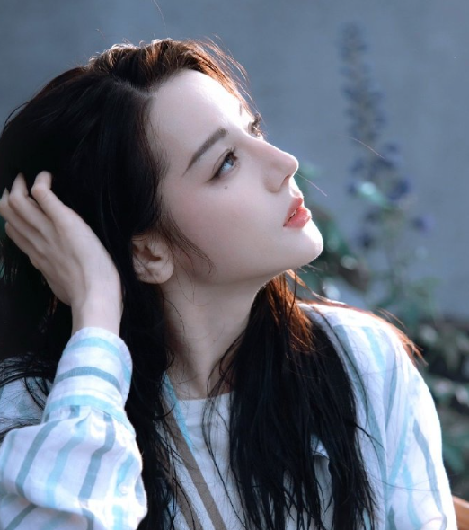 你怀揣着炽热的梦想，踏上了这条充满荆棘的逐梦之路