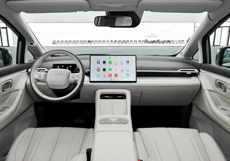 预计售价15万内将于4月上市，埃安N60开启盲订全系标配激光雷达
其外观整体采用