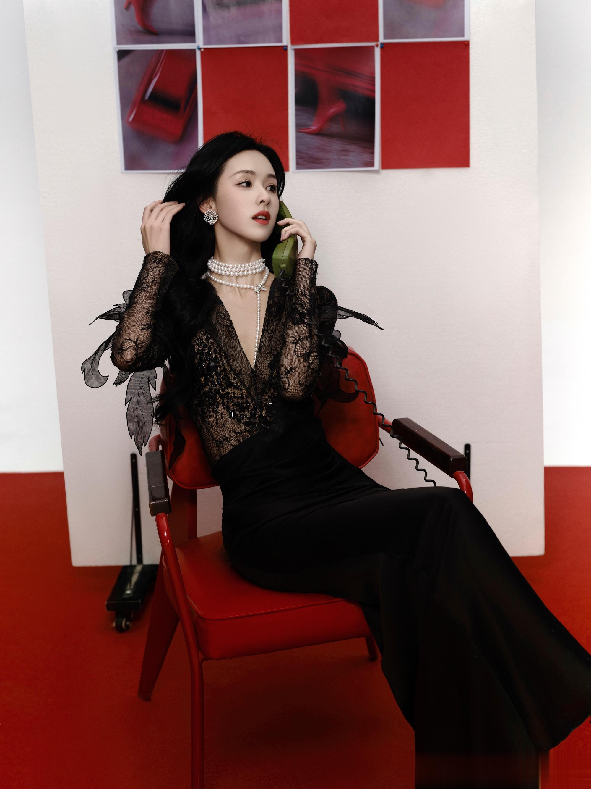 陈都灵蕾丝裙造型