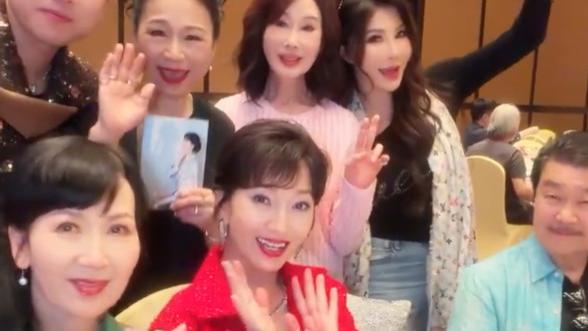赵雅芝晒视频：与陈美琪一起对镜头挥手，与杨丽菁夏光莉同框出镜