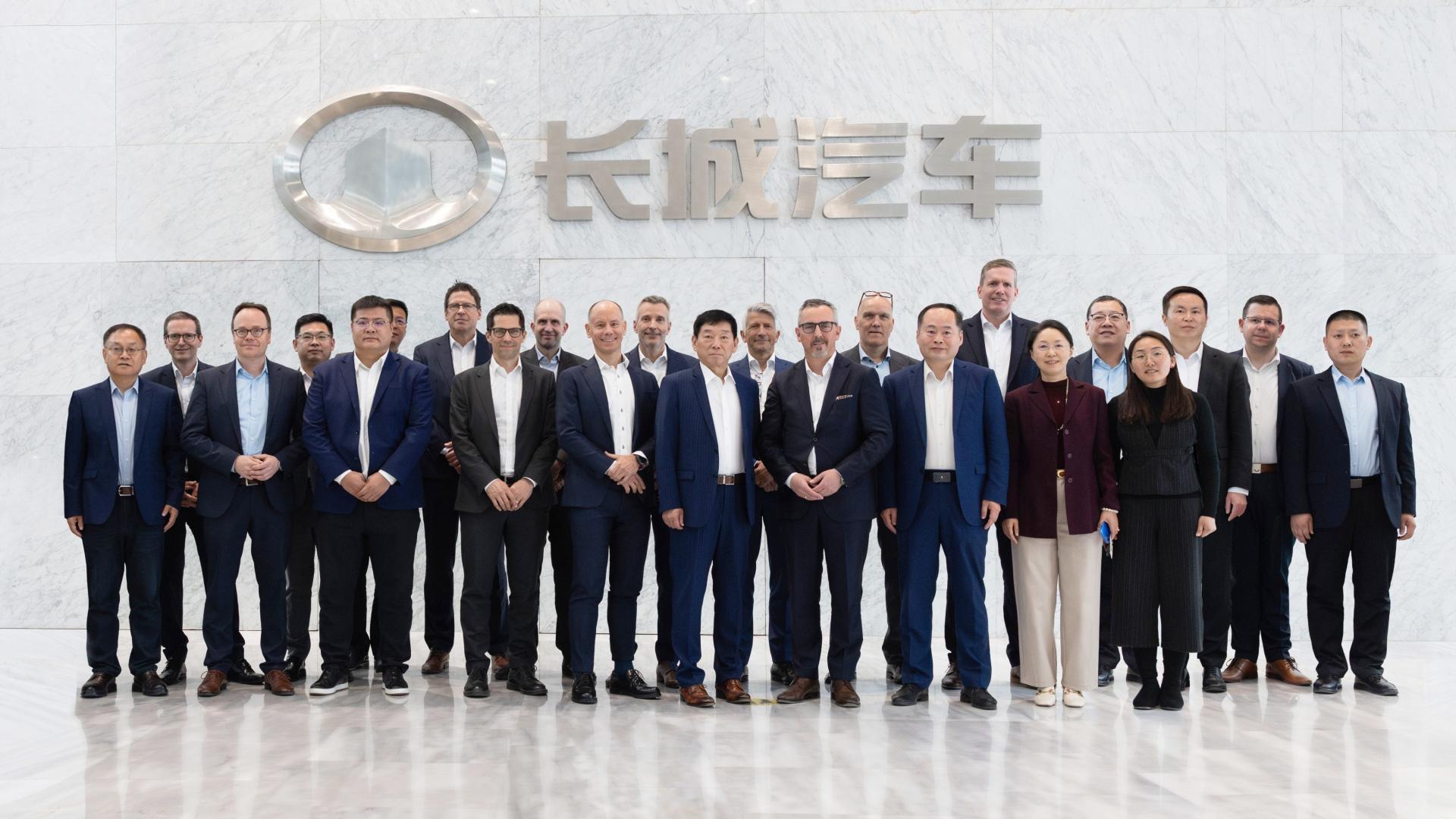 宝马董事率团到访长城汽车，试驾魏牌V9X、坦克700，共商光束汽车项目深化合作！