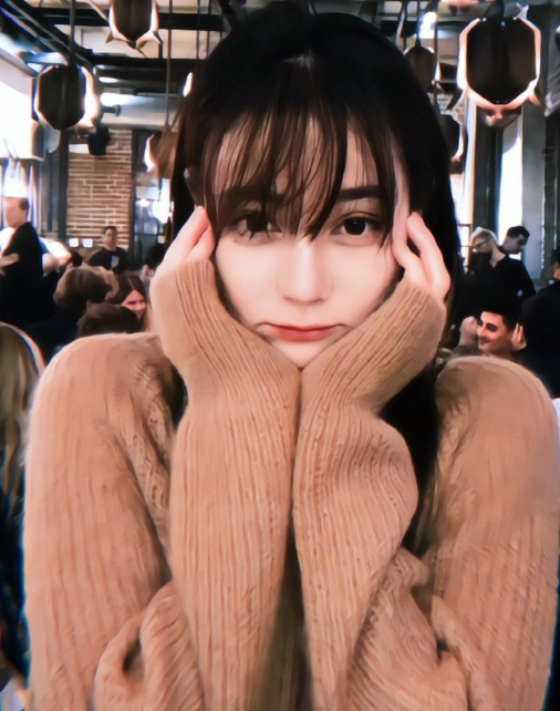 哪有什么满眼星辰，分明就是满眼的你