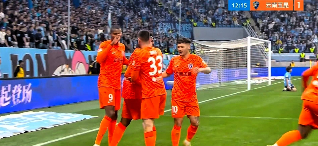 奥斯卡梅开二度、约尼查助攻梅开二度，云南玉昆客场3-1完胜大连英博终结了大连的五
