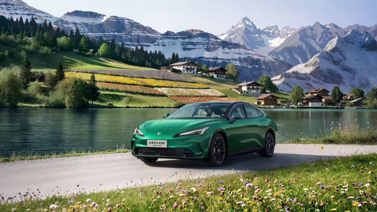 同级唯一麦格纳品质，极狐全新阿尔法S5上市补贴价9.98万起