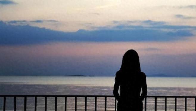 为什么穷苦家庭出生的子女，背井离乡，还是赚不到钱？