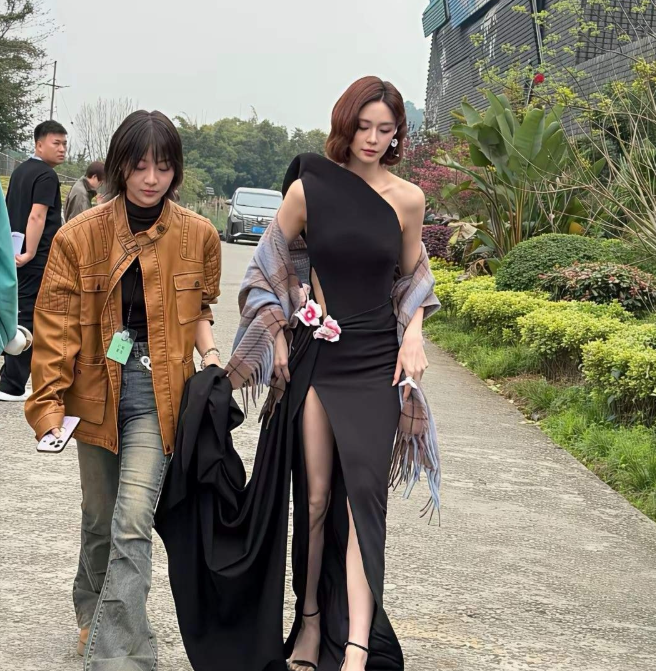 有时候真是搞不懂沈梦辰是怎么想的
模特出身的沈梦辰是要颜值有颜值，要身材有身材，