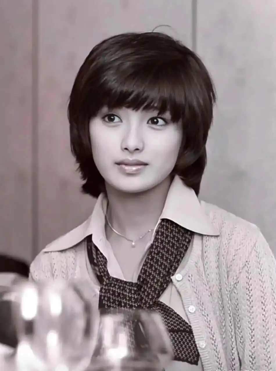 人生最珍贵的或许从来不是站在山巅俯瞰众生
而是在属于自己的方寸之地，将爱与时光，