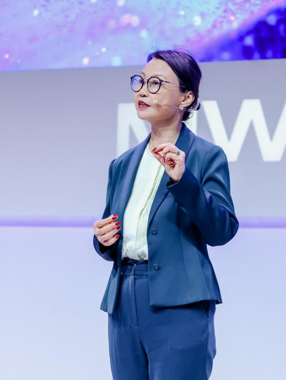 MWC26对话GSMA斯寒：AI时代，电信运营商的价值不可替