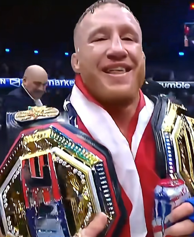 UFC白宫战终于落下帷幕
“石拳”佩雷拉还适应不了大体重，在第二回合就没有体能储