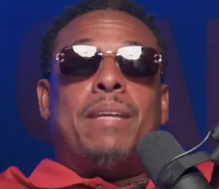 皮尔斯在一档节目中预测开拓者将把系列赛拖入第七场 ：
“如果文班再缺阵一段时间，