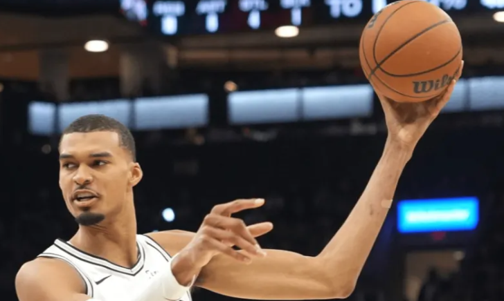 NBA季后赛，马刺战胜开拓者，系列赛大比分4-1淘汰对手晋级西部次轮。
全场比赛