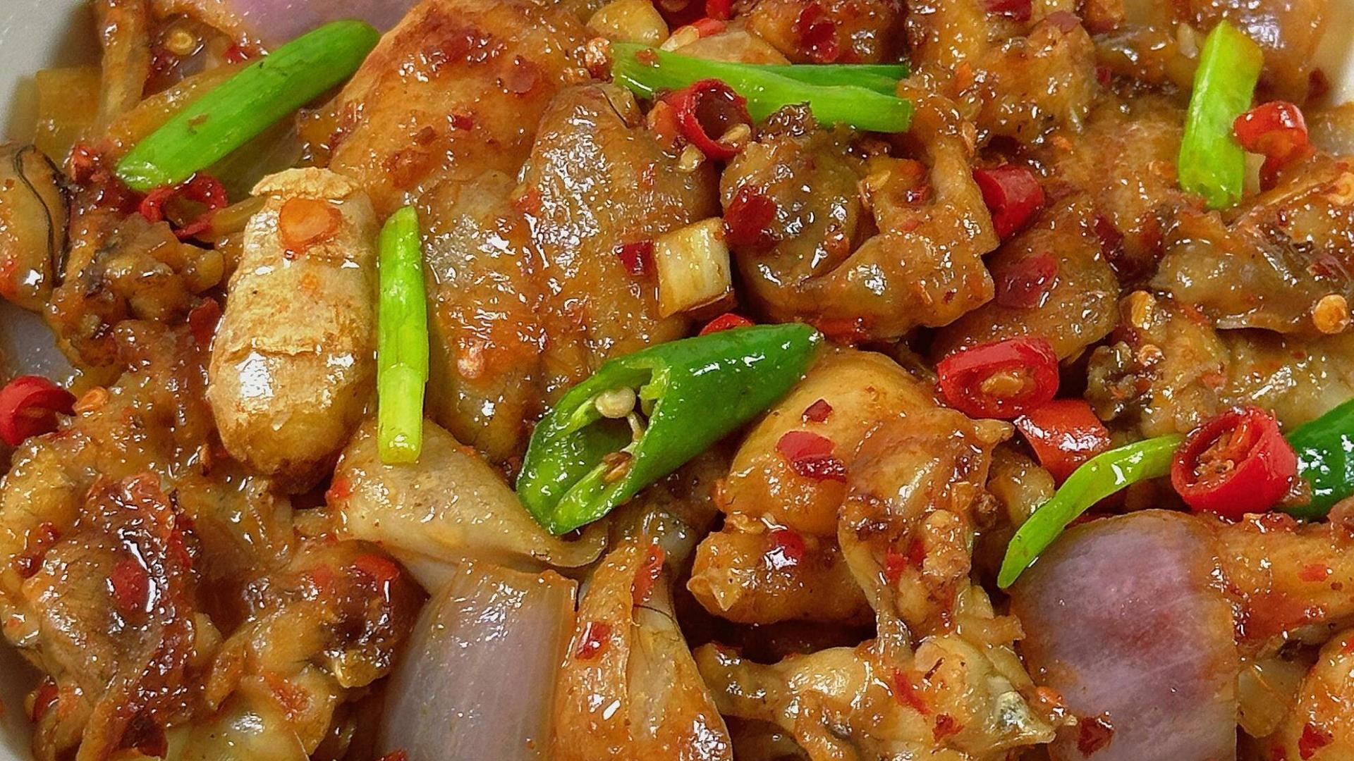 干锅牛蛙：香辣过瘾的夜宵界“扛把子”