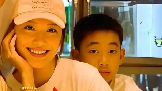 应采儿亲口说俩儿子“一般”，袁咏仪听完笑出声！