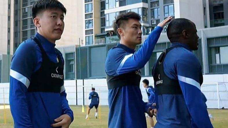 大连鲲城续约四虎！崔明安继续喂饼穆谢奎，铜梁龙引进恩加德乌，海港土超寻枪