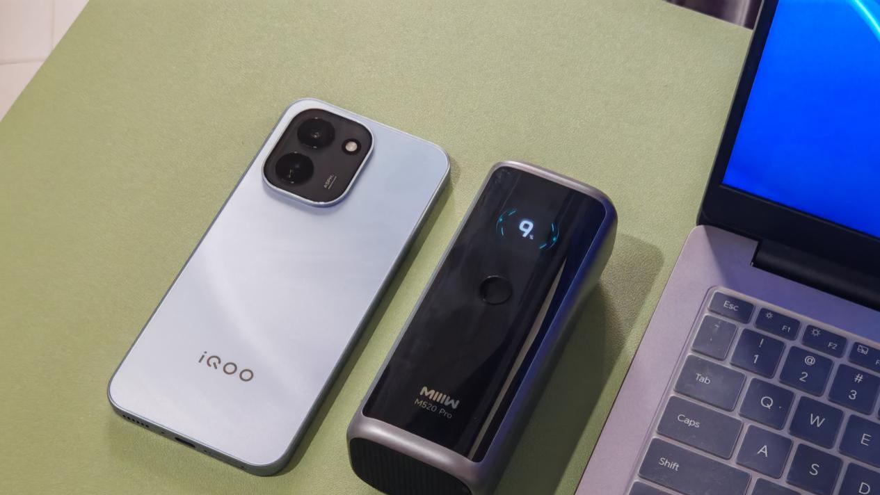 大屏显示，3台设备同时充！米物能量柱Pro会是你的续航选择吗