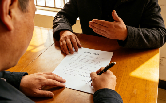 亲戚来我店里吃饭从不付钱, 说「都是一家人」, 我没吵架, 直接把店转让了