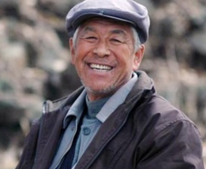 提起张洪杰很多人都有印象

这位被称为“中国第一村长”的老戏骨，演了一辈子农村题