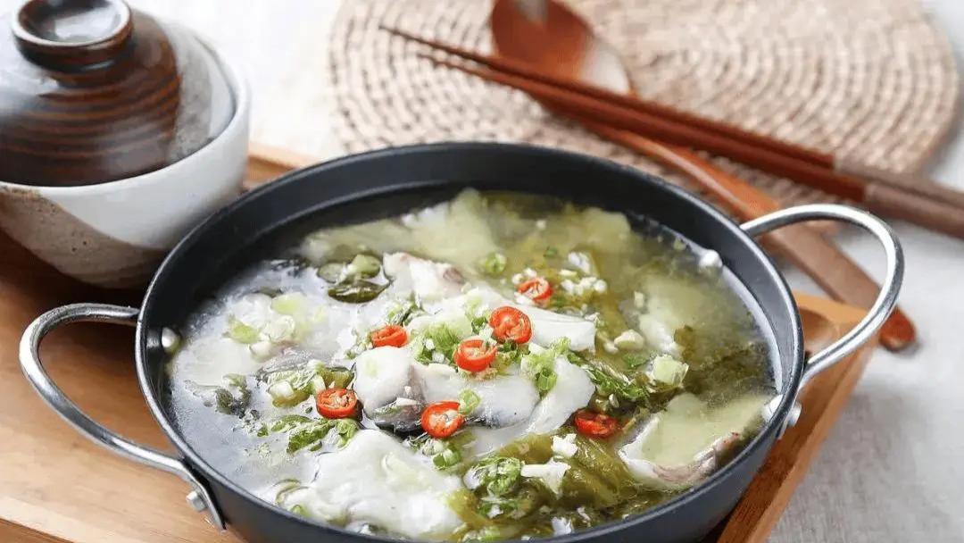 在家复刻街头爆款，这道黑鱼酸菜鱼鲜到连汤都喝光