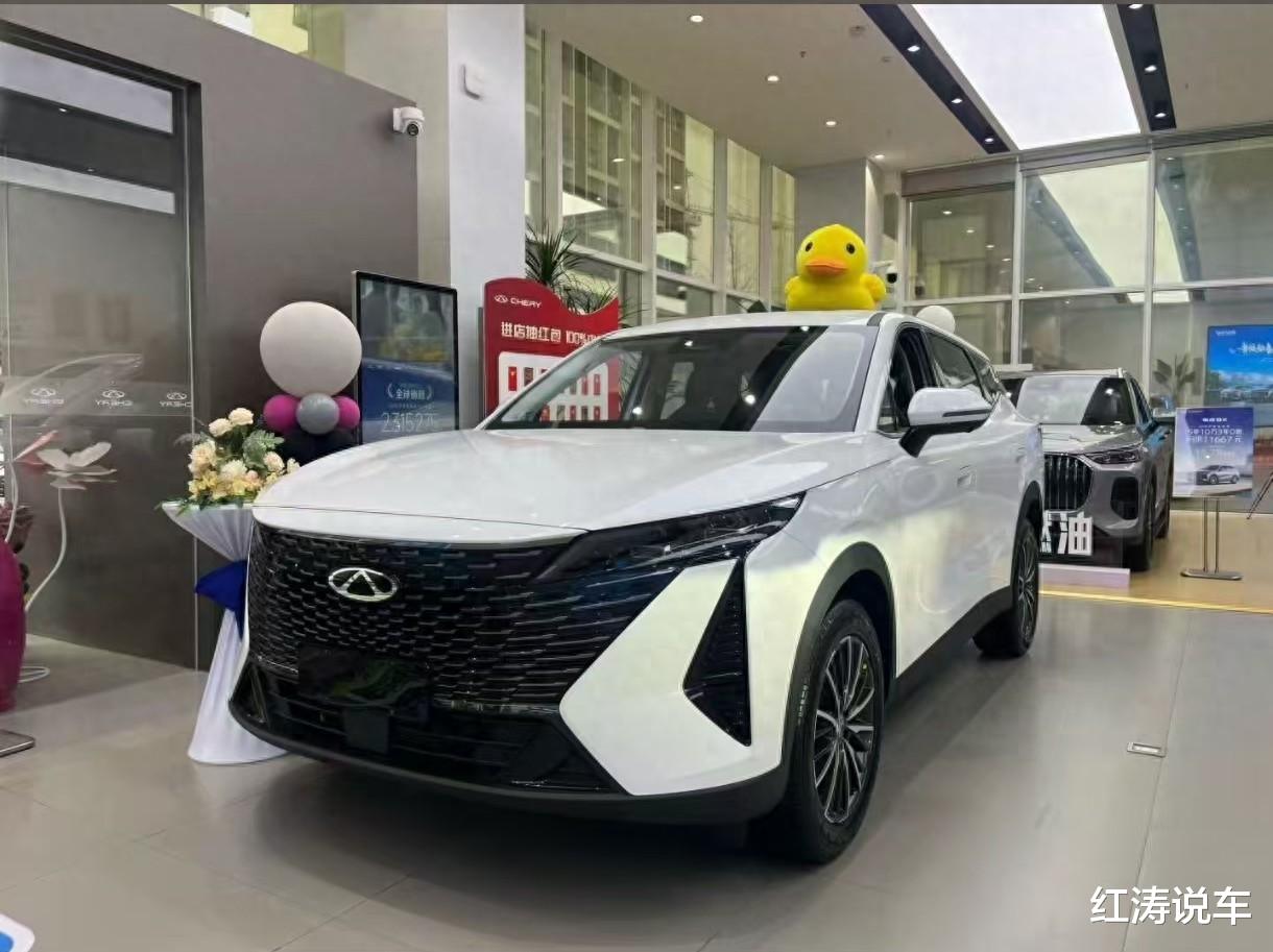 瑞虎7新车到店，外观很个性，内饰科技，1.6T发动机/200