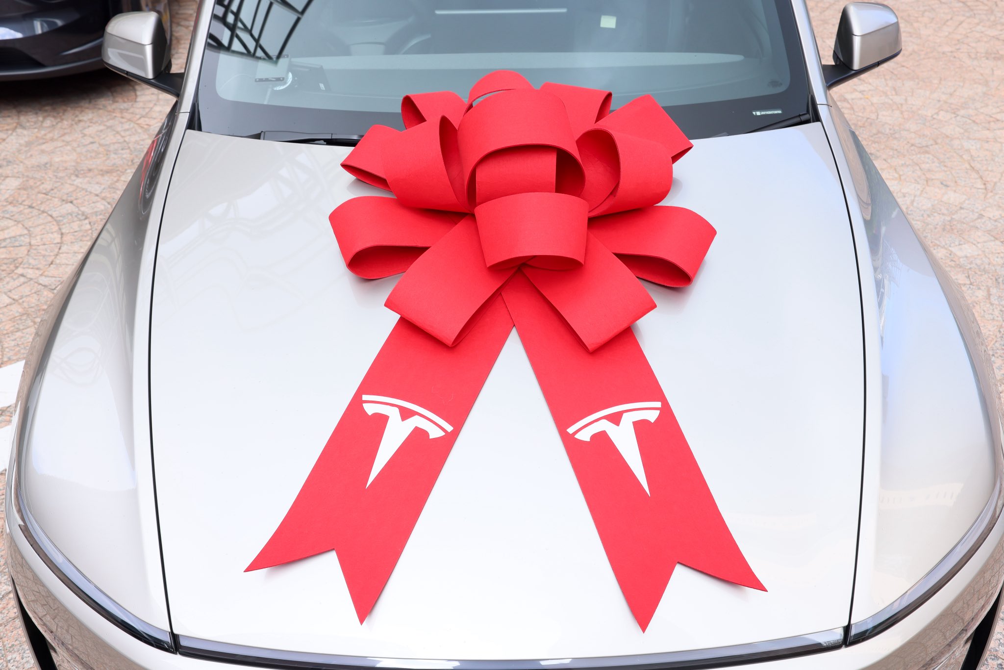 特斯拉Model Y L今日开启新加坡交付