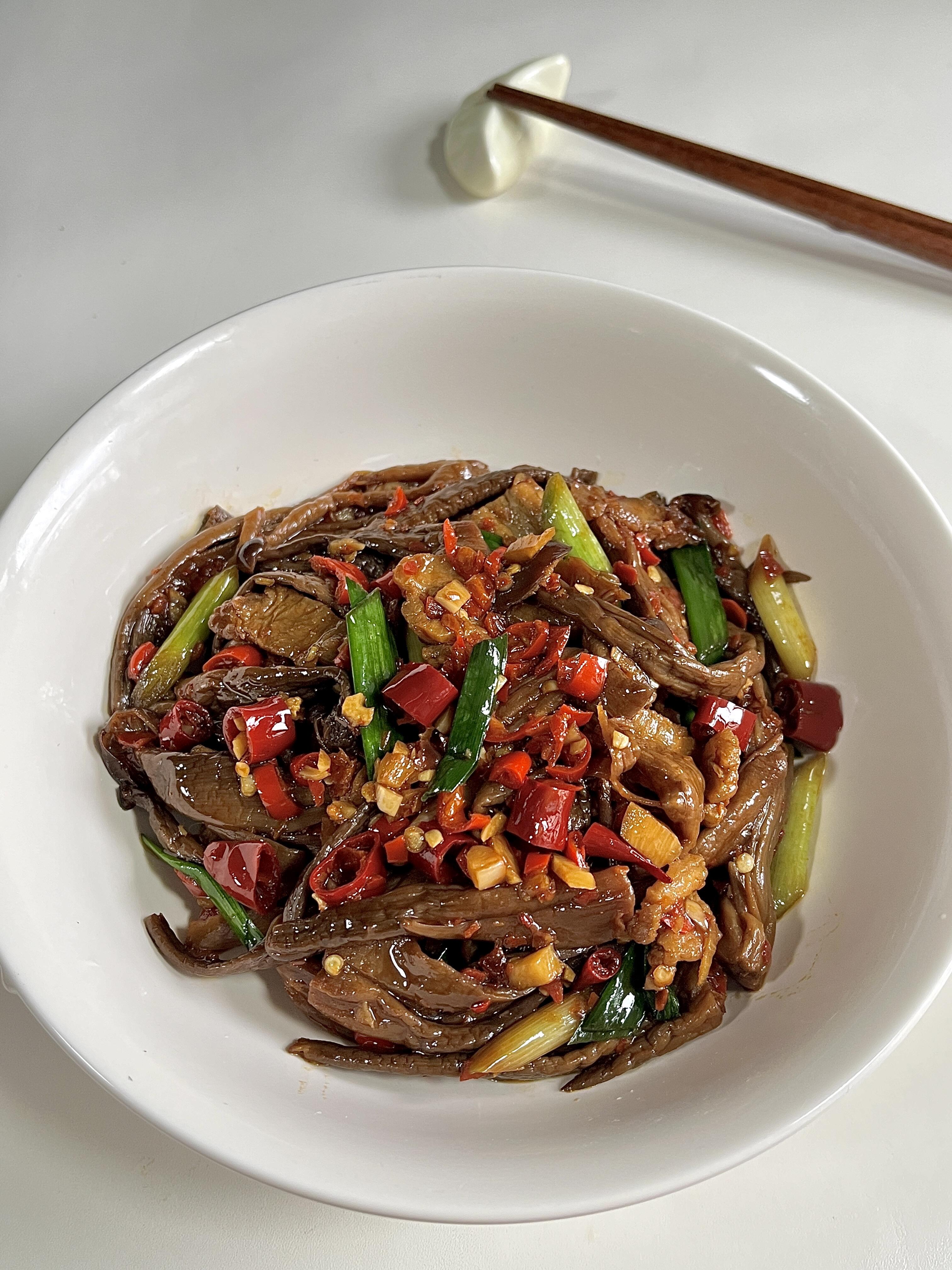 干锅鹿茸菇太下饭🍄香辣脆爽，不知道吃啥就选它
家人们谁懂啊😭 一定要试试这个