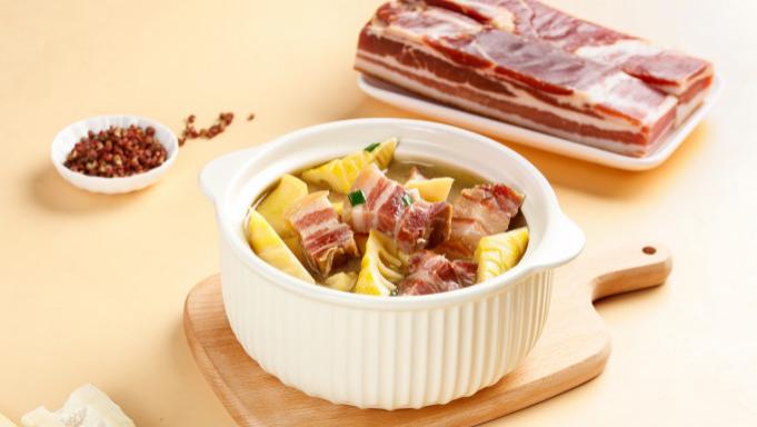 春雨一浇，又到了笋炒腊肉的黄金期