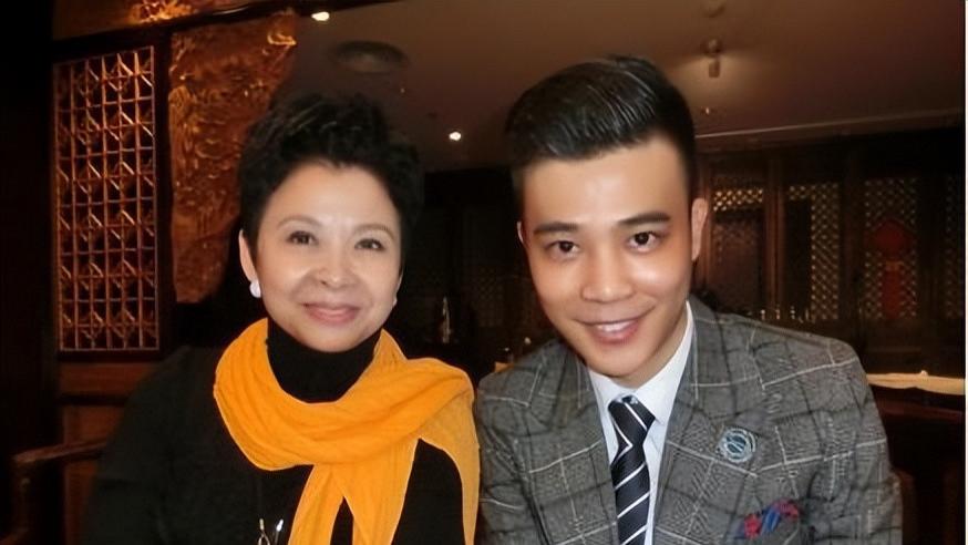 董文华：我这辈子最正确的决定，就是嫁给了一个平凡普通的丈夫