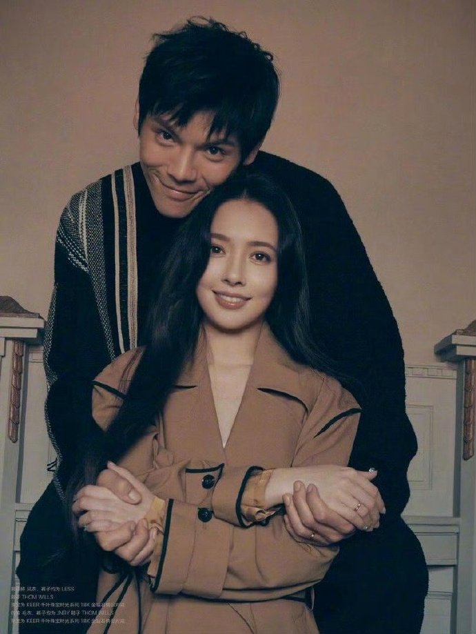 看到向佐抱着巨型猪仔的照片，忽然就明白了感情中“懂得”的意义。他知道她喜欢什么，