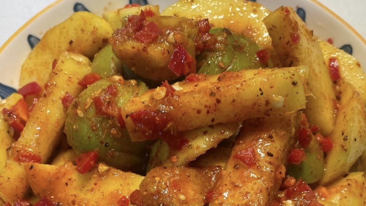 酸韵千年：广西酸嘢的味觉传奇