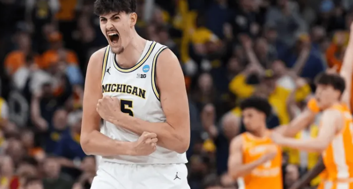2026年的NBA选秀大会中，雷霆用第12顺位选中了阿代-马拉。
阿代-马拉出生