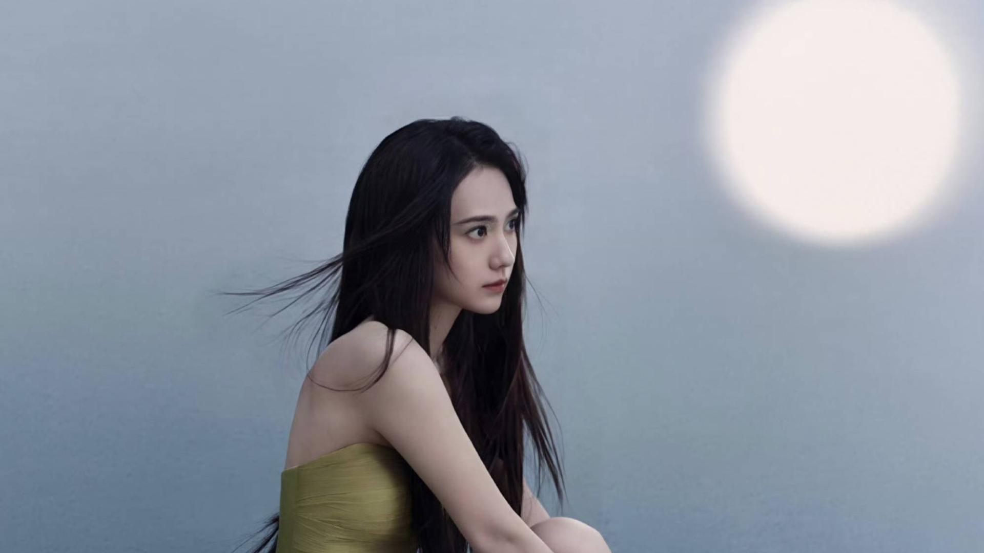 姜珮瑶生日大片美出圈：牛油果绿裙惊艳，这才是春天该有的颜色！