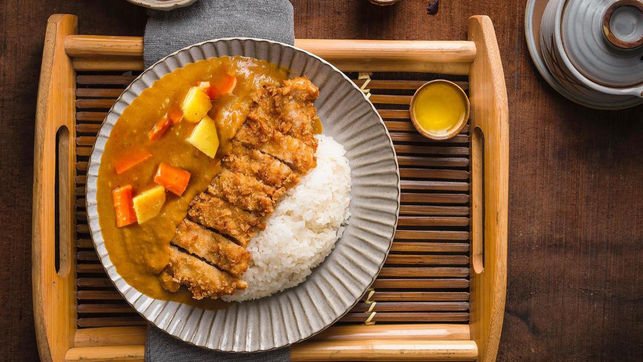 咖喱饭如何征服日本？揭开战争与食堂的秘密故事