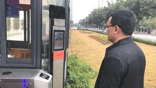 珠海门禁安装：一扇门背后的安全与智能革命