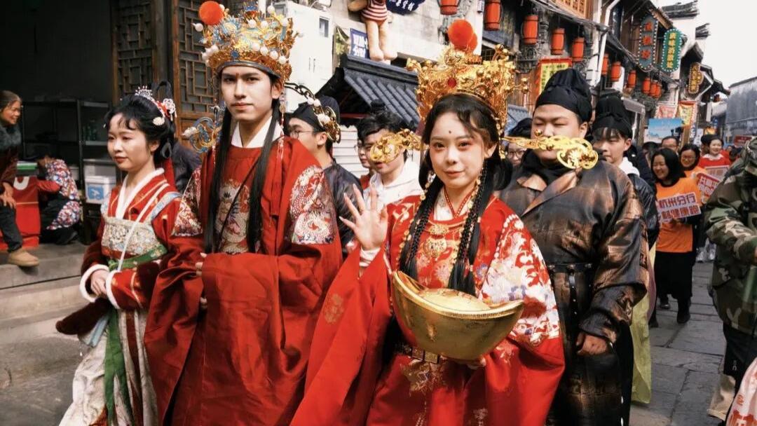 跑入年味跑出活力 兰溪“村跑”带火一条街、激活一座城