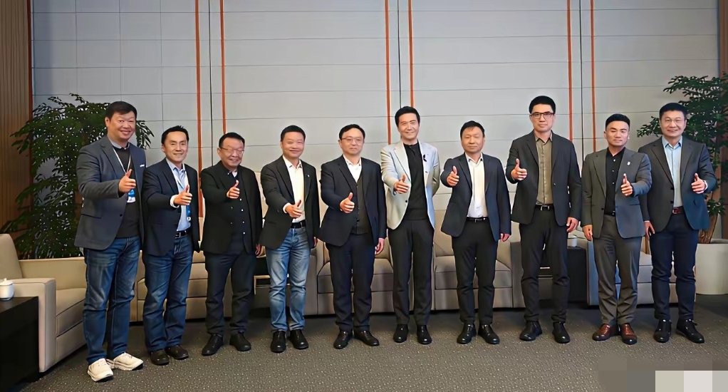 对手都来当观众了，小米这场面确实可以